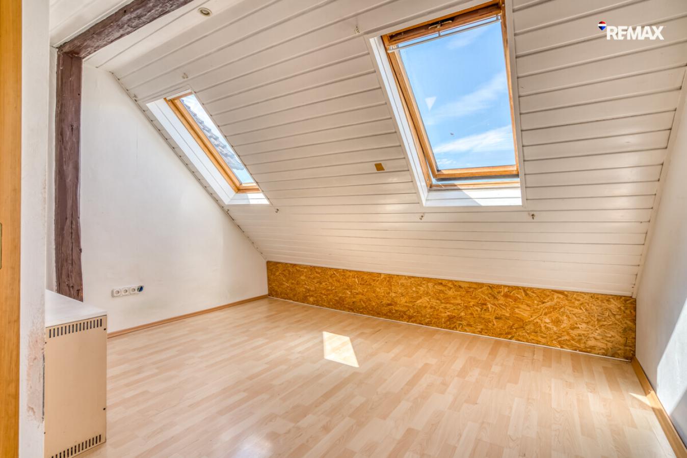 Zimmer 1, DG links