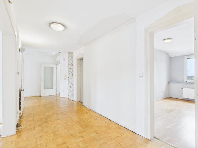 Flur Blick zur Wohnungstür