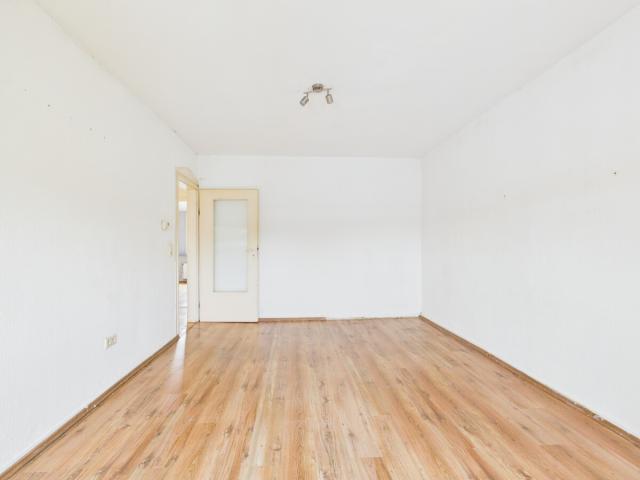 Schlafzimmer 2 Wand zu Küche
