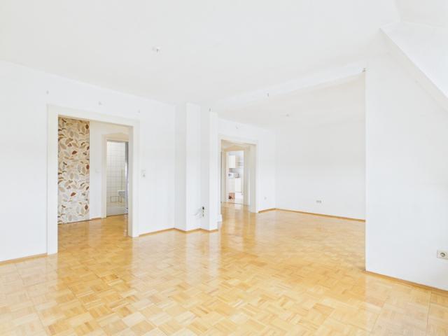 Wohn - Esszimmer Blick in Flur