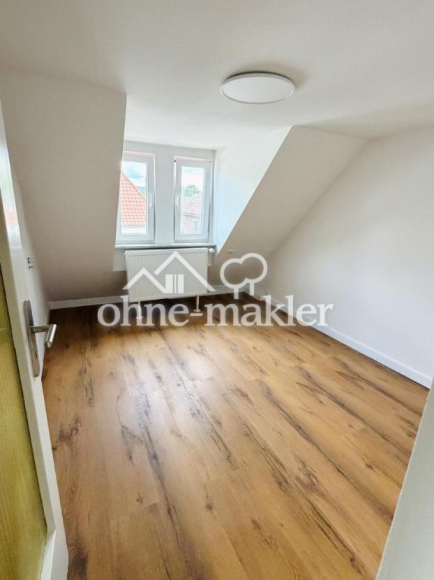Zimmer m. Einbauschränken 2.OG