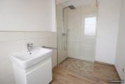 KI-Visualisierung – Bad mit Walk-in-Dusche