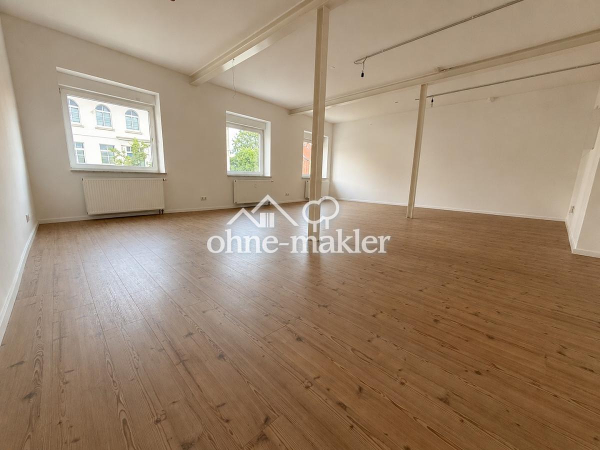 Loft mit neuem Laminat 