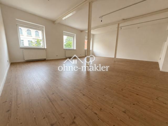 Loft mit neuem Laminat 