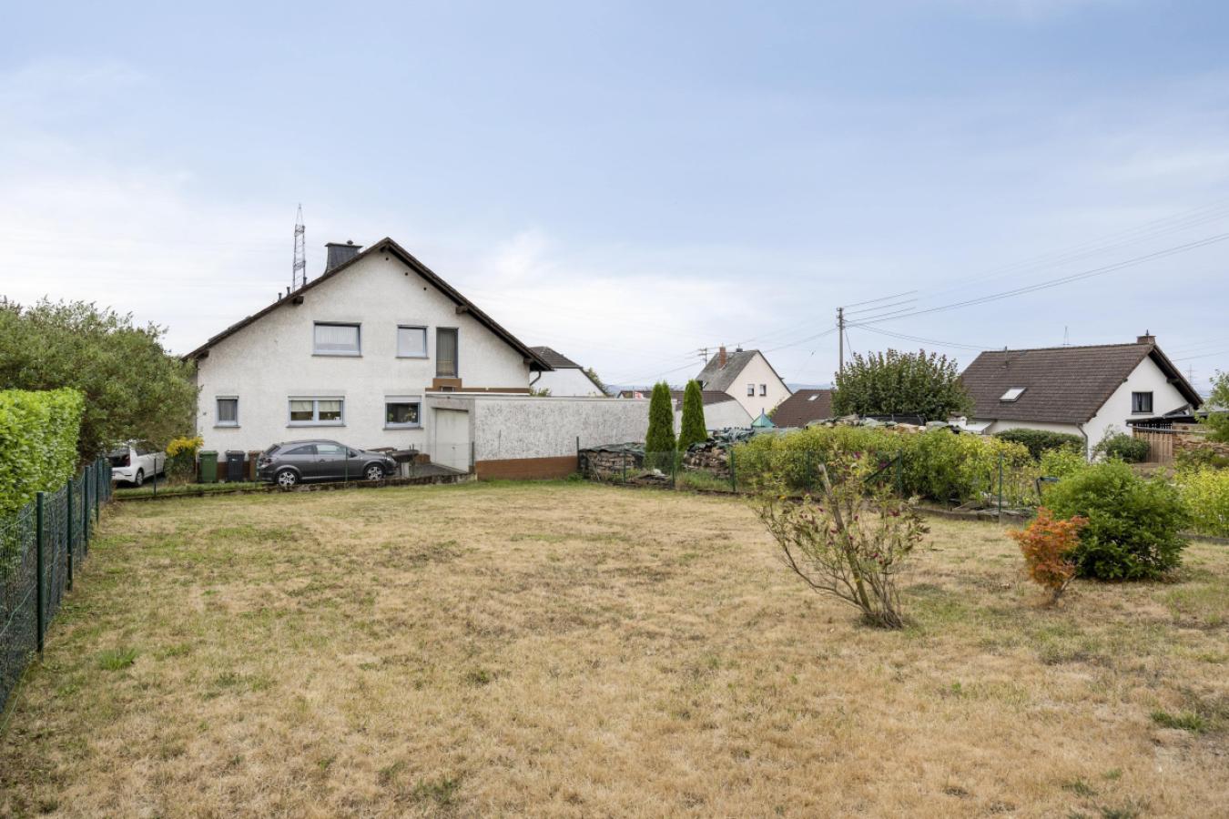 Garten rechts seitlich
