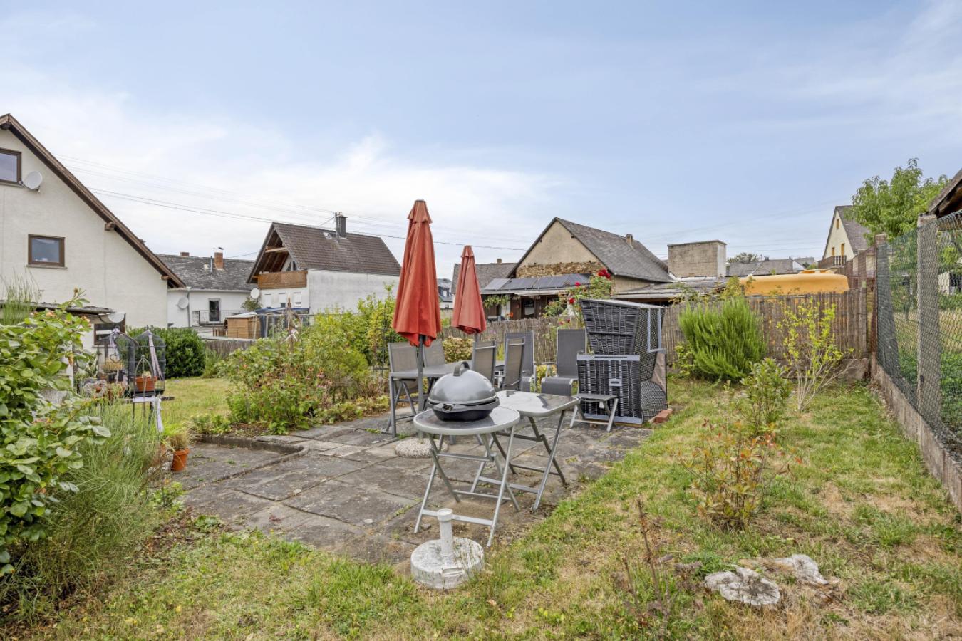 Garten vorn seitlich