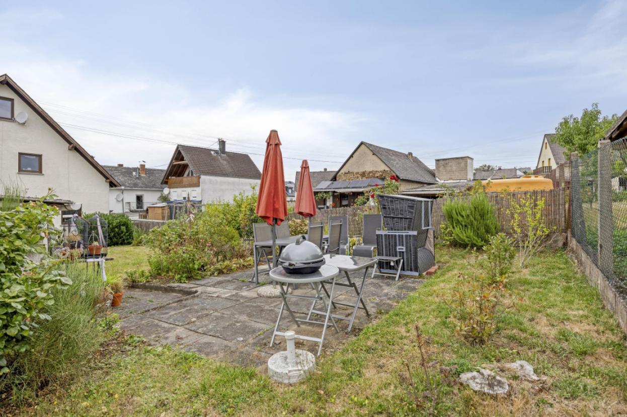 Garten vorn seitlich