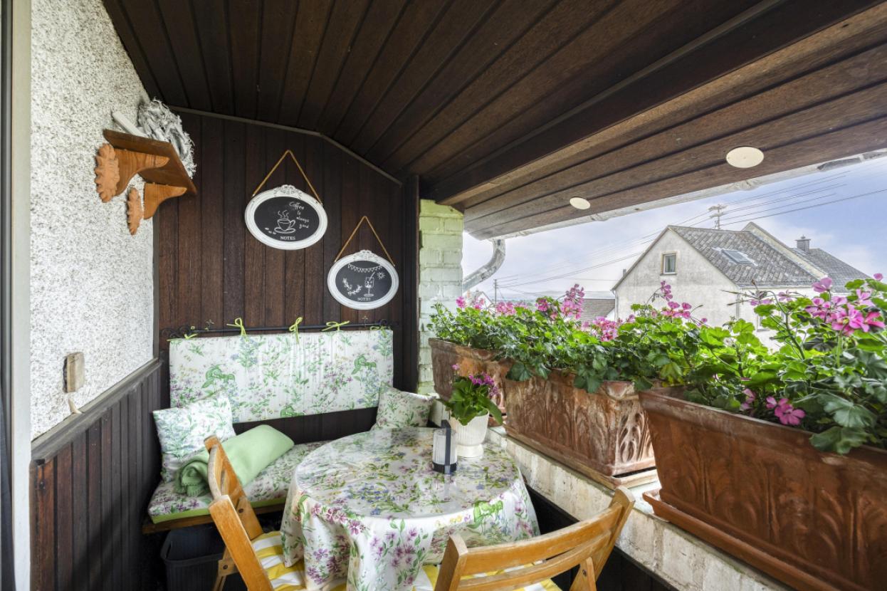 Überdachter Balkon EG