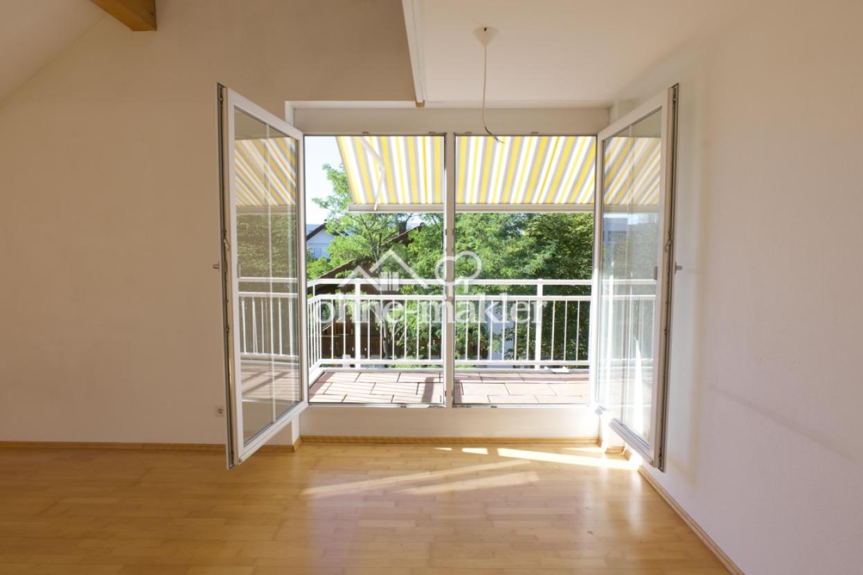 Wohnzimmer + Balkon