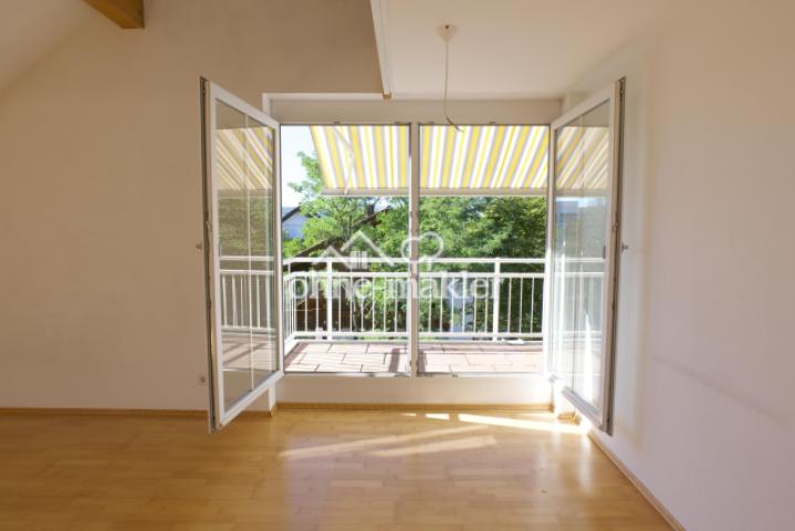 Wohnzimmer + Balkon