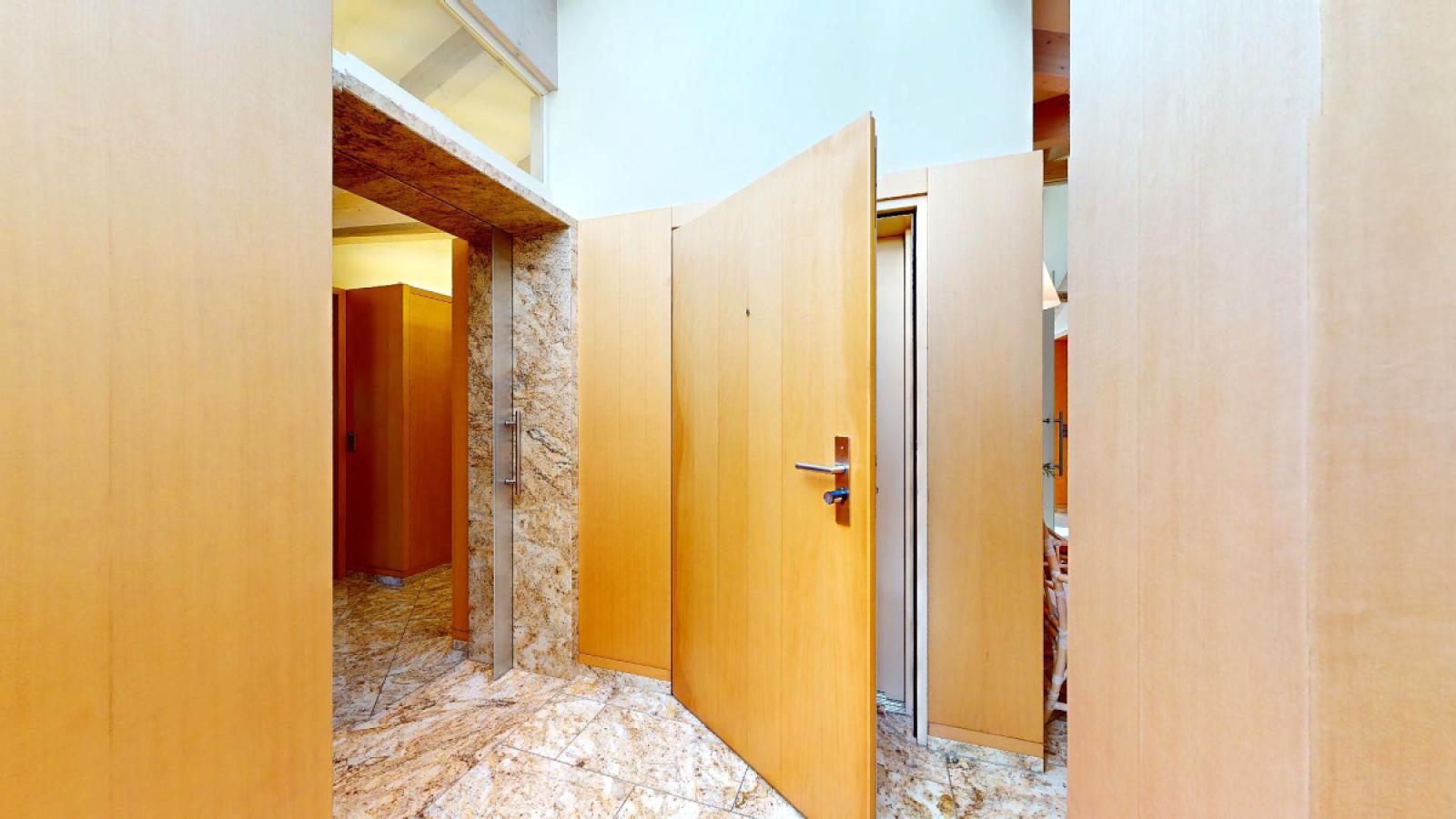 Dachgeschoss – codegesteuerter Lift zum eigenen Souterrain