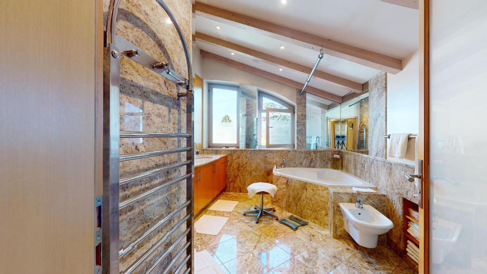 Dachgeschoss – Badezimmer