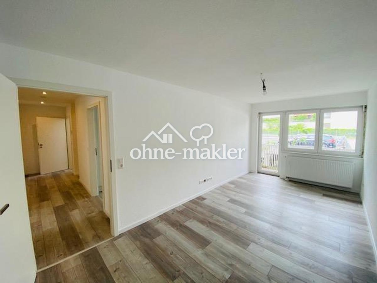 Wohnzimmer mit Zugang Balkon