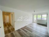 Wohnzimmer mit Zugang Balkon