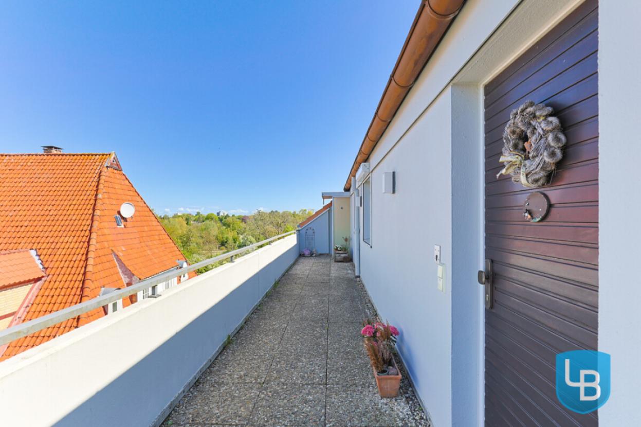 Laubengang zur Wohnungshaustür
