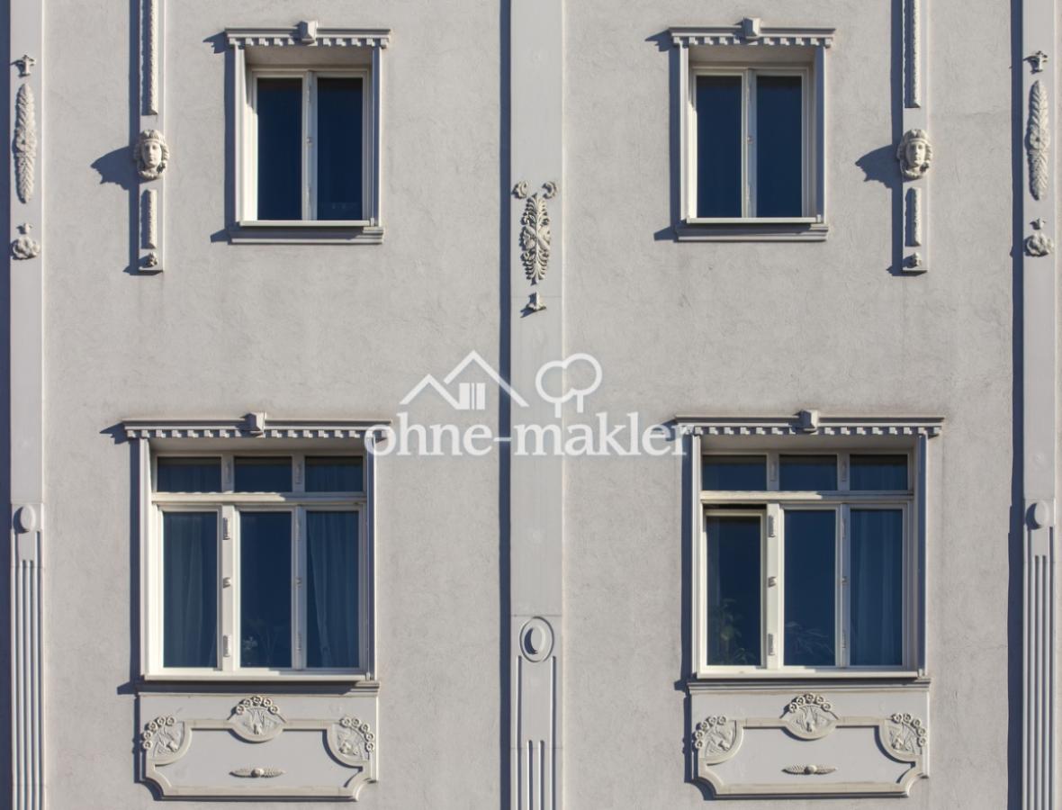 Wärmedämm-Fassade mit Stuck