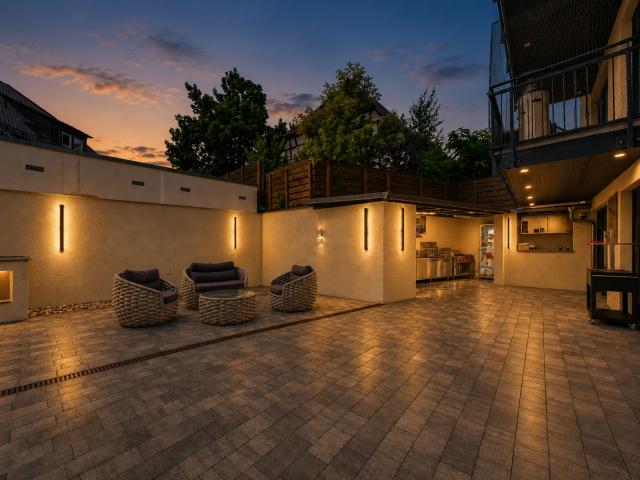 Terrasse bei Abendlicht