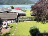 Weg durch den Garten zum See u