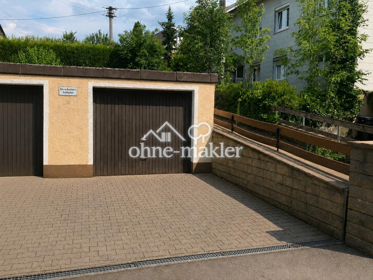 Garage und Außenstellplatz
