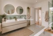 Dusch- und Wannenbadezimmer