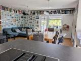Blick von Küche ins Wohnzimmer