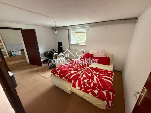 Durchgangszimmer im Keller