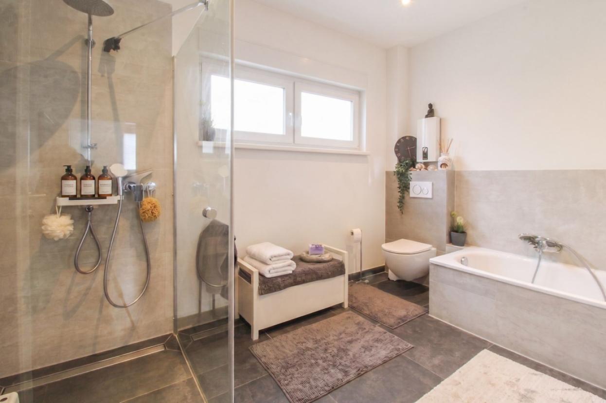 Badezimmer EG