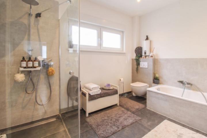 Badezimmer EG