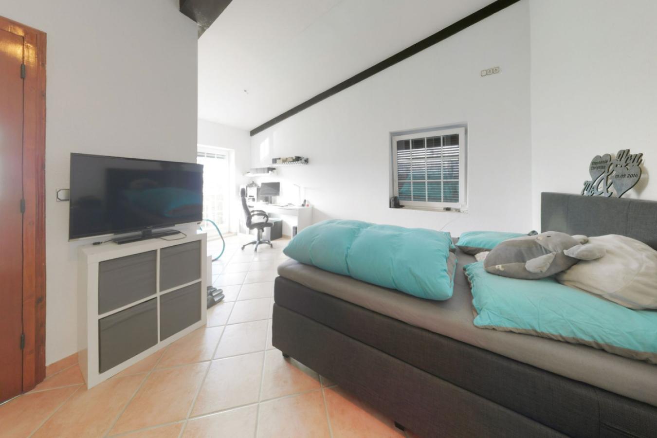 Schlafzimmer I mit Balkon