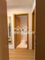 Blick in Badezimmer von Flur