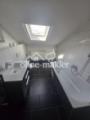 Badezimmer Blick auf Wanne und