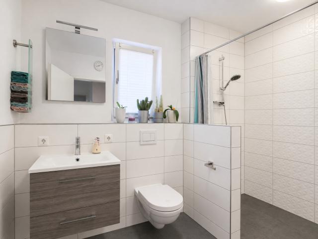 Gästebad mit begehbarer Dusche und WC