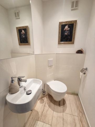 UG - WC