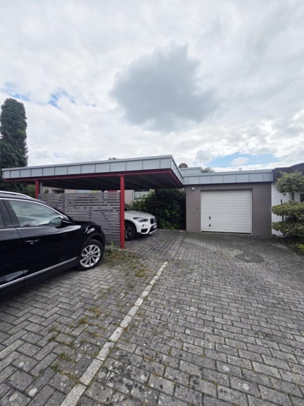 Garage, Carport + Stellplatz