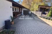 Einfahrt Garage + Stellplatz