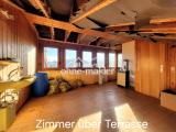 Zimmer über Terrasse