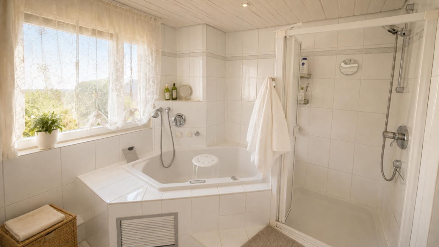 Badezimmer mit Whirlpool