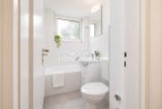 Badezimmer mit Badewanne