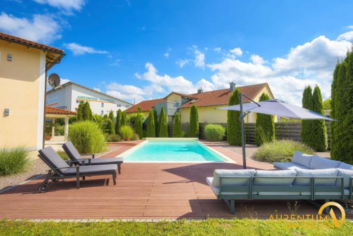 Garten mit Pool