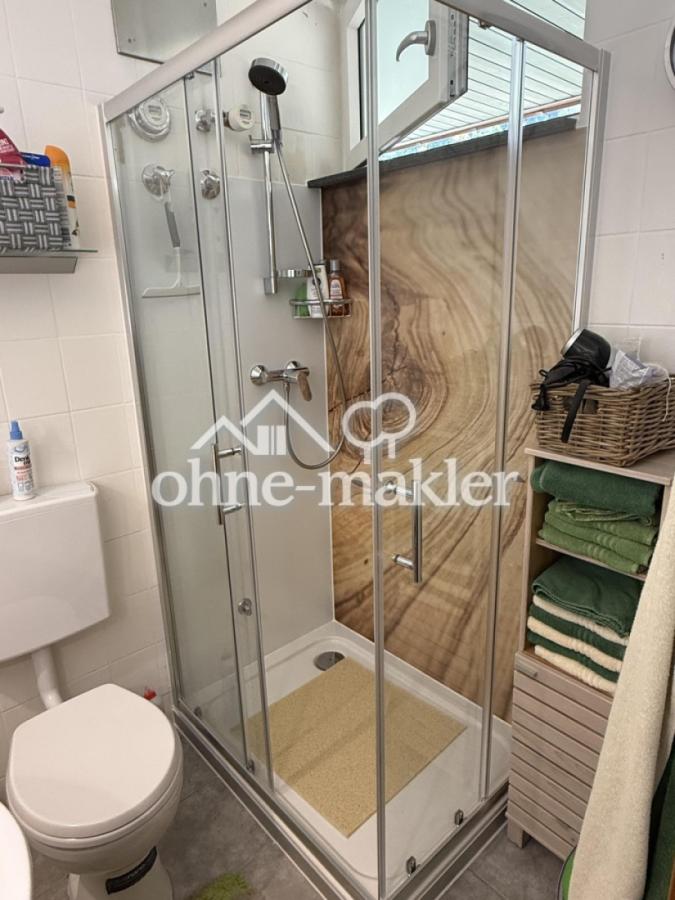 Dusche mit Glaskabine