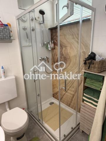 Dusche mit Glaskabine