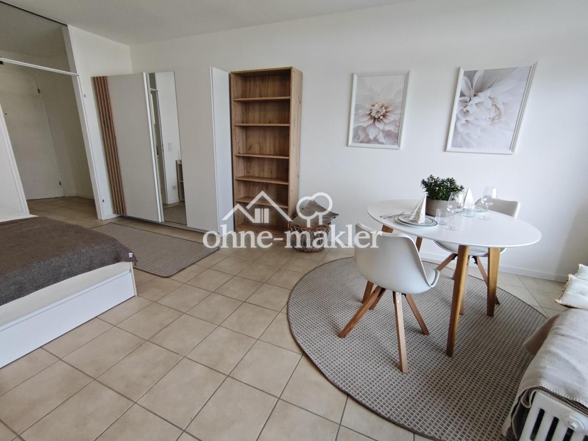 Schrank und Schlafgelegenheit