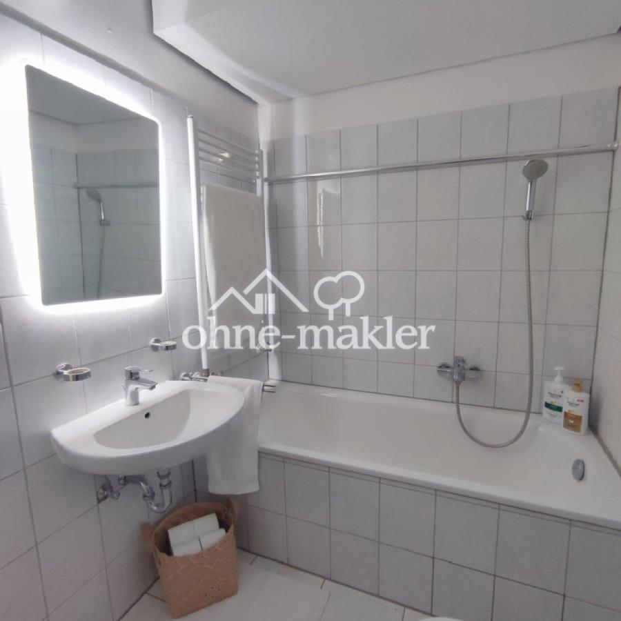 Bad mit Badewanne