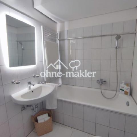 Bad mit Badewanne