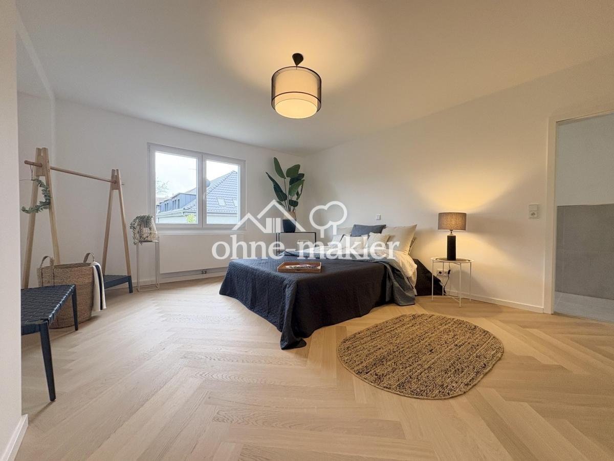Elternschlafzimmer/Zugang Bad