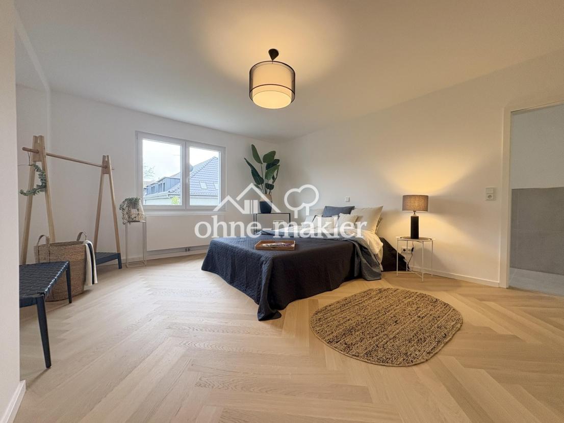 Elternschlafzimmer/Zugang Bad