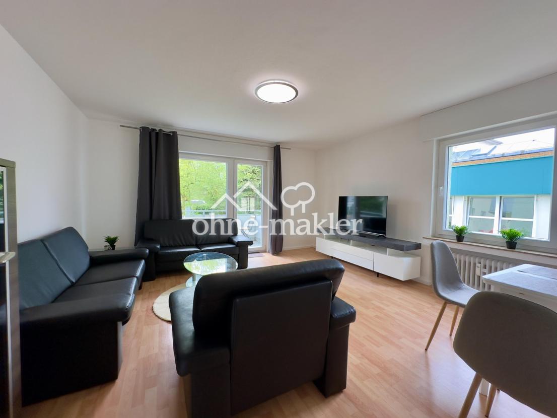 Wohnzimmer mit Balkon