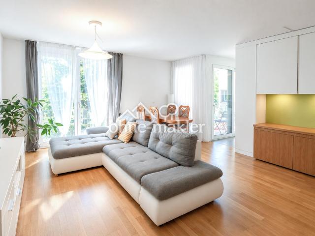Wohnzimmer mit Esstisch