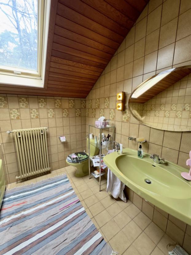 Blick ins Badezimmer im DG