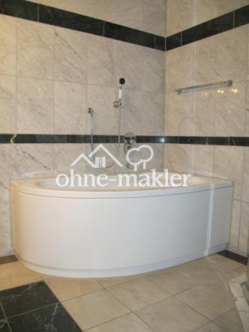 Bad mit Wanne
